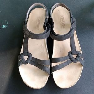 Teva sandals sz 8